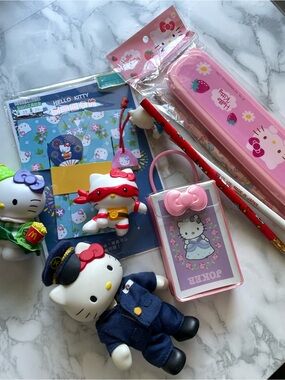 Vintage / Modern SANRIO - Hello Kitty and MORE lot.